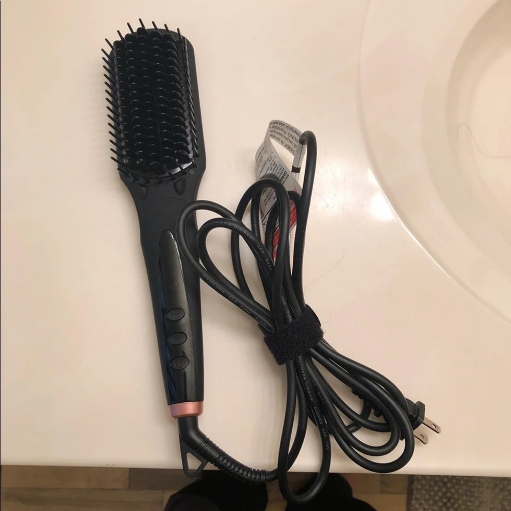 Amika hair straightening brush